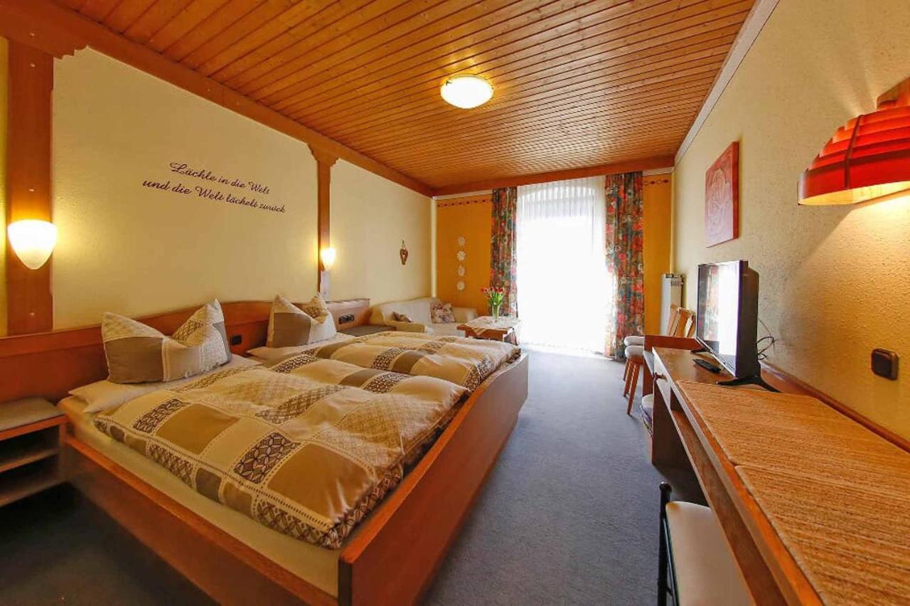 Gasthof-Metzgerei-Pension Schierlitz Rimbach  Extérieur photo